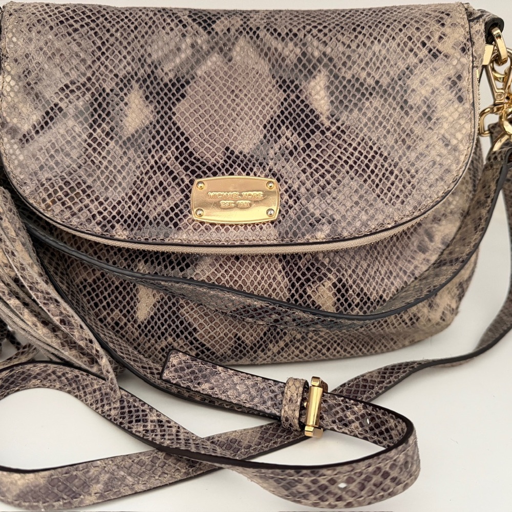 Michael Kors Brown Beige Animal Print Crossbody Bag Gold Hardware Tassel Accent - Picture 3 of 5